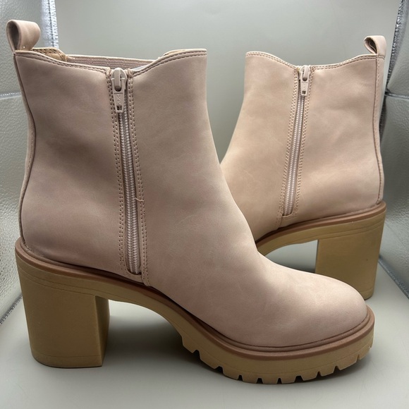 NEW DV by Dolce Vita Juliet Lug Bootie in Beige - Size 10 - Picture 5 of 13